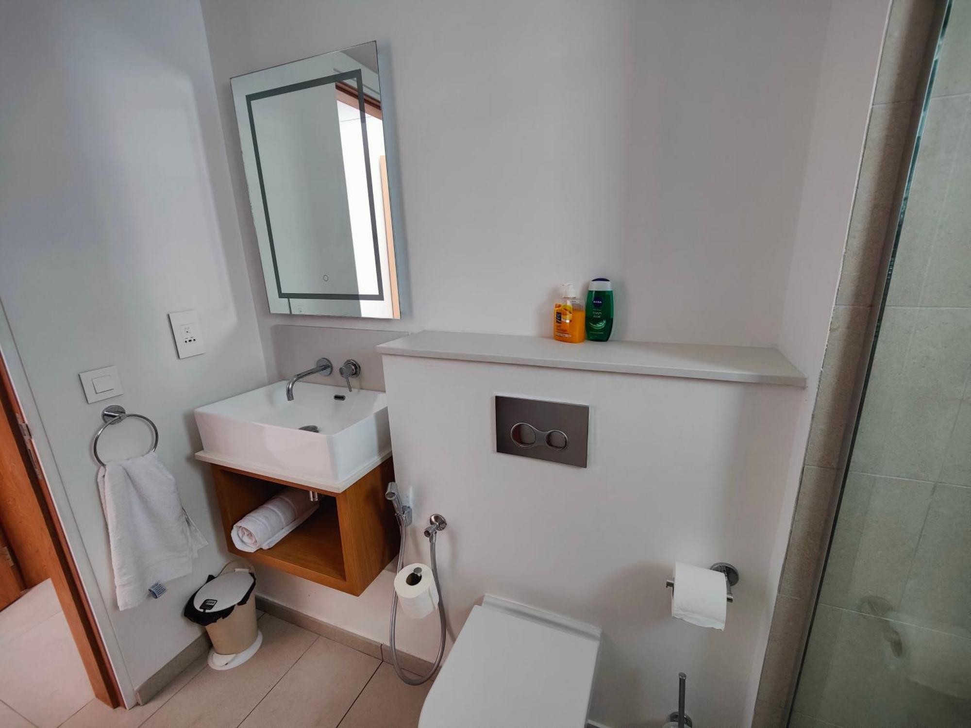 Ocean Point Beach Front Apartment Pointe aux Piments Exteriör bild